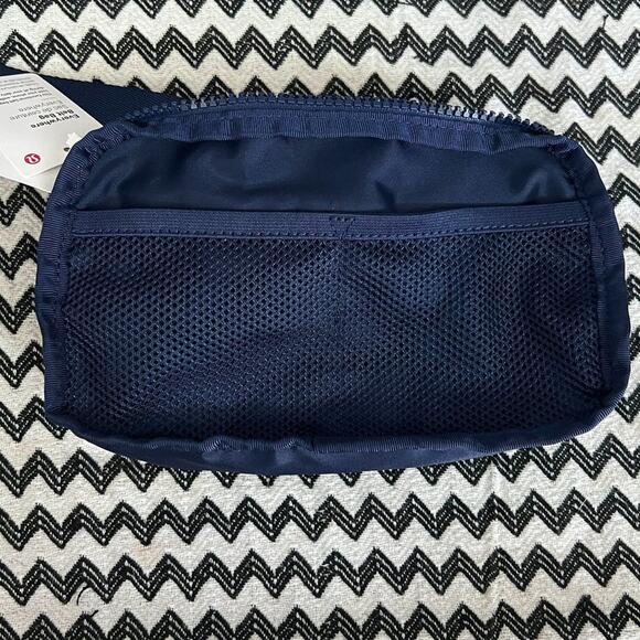 NWT Heritage 365 Camo Smoky Red Night Sea Multi lululemon Everywhere Belt Bag - Picture 11 of 12